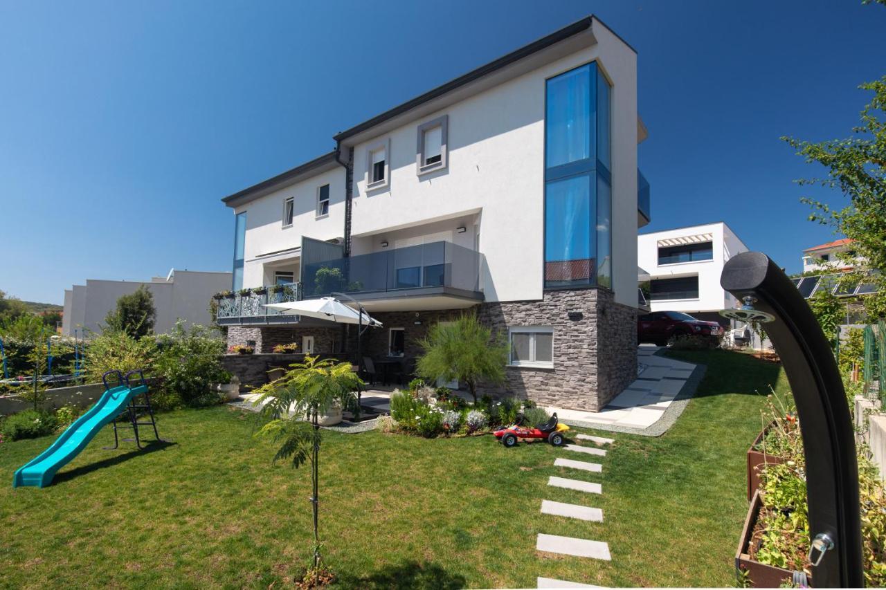Apartment Odore Di Mare With Beautiful Garden Krk Town Exterior photo